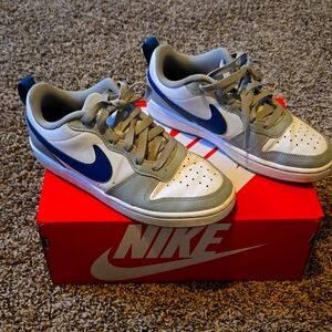 Big Boys Nike Court Bourough size 4y